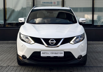 Подержанный автомобиль Nissan Qashqai 2016 года (8 фото)