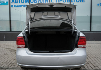 Подержанный автомобиль Volkswagen Polo Sedan 2012 года (19 фото)