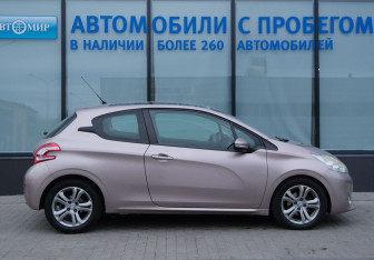 Подержанный автомобиль Peugeot 208 2013 года (6 фото)