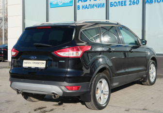 Подержанный автомобиль Ford Kuga 2015 года (5 фото)