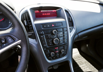Подержанный автомобиль Opel Astra Hatchback 2013 года (11 фото)
