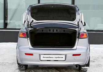 Подержанный автомобиль Mitsubishi Lancer Sedan 2010 года (18 фото)