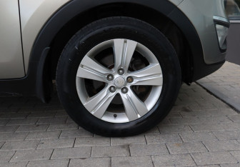 Подержанный автомобиль Kia Sportage 2010 года (20 фото)