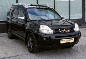 Подержанный автомобиль Nissan X-Trail 2010 года (7 фото)
