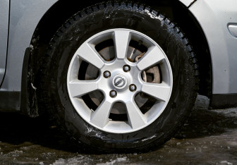 Подержанный автомобиль Nissan Tiida Hatchback 2008 года (20 фото)