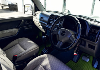 Подержанный автомобиль Suzuki Jimny 1998 года (15 фото)