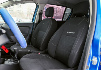 Подержанный автомобиль Renault Sandero 2015 года (9 фото)