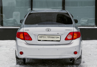 Подержанный автомобиль Toyota Corolla Sedan 2007 года (4 фото)