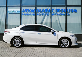 Подержанный автомобиль Toyota Camry Sedan 2019 года (6 фото)