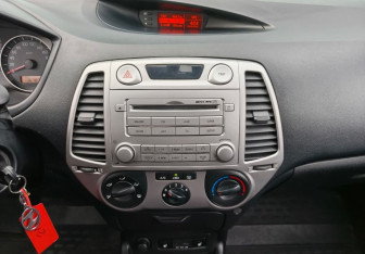 Подержанный автомобиль Hyundai i20 2009 года (11 фото)