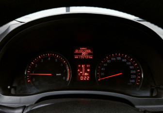 Подержанный автомобиль Toyota Avensis Sedan 2009 года (10 фото)