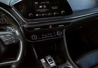Подержанный автомобиль Hyundai Sonata 2023 года (10 фото)
