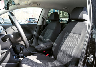 Подержанный автомобиль Volkswagen Polo Sedan 2012 года (15 фото)