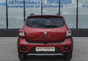 Подержанный автомобиль Renault Sandero 2017 года (4 фото)