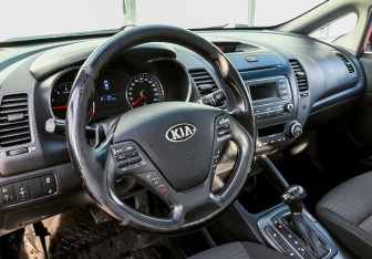 Подержанный автомобиль Kia Cerato Sedan 2014 года (9 фото)