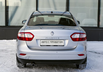 Подержанный автомобиль Renault Fluence 2014 года (4 фото)