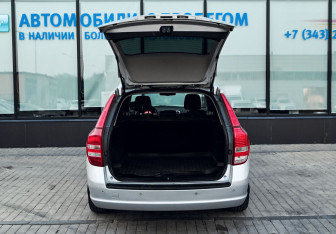 Подержанный автомобиль Kia Ceed Wagon 2010 года (21 фото)
