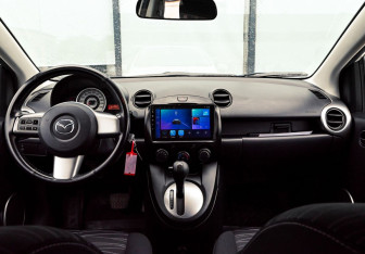 Подержанный автомобиль Mazda 2 Hatchback 2008 года (16 фото)