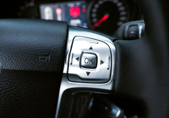 Подержанный автомобиль Ford Mondeo Liftback 2010 года (13 фото)