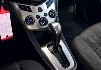 Подержанный автомобиль Chevrolet Aveo Hatchback 2014 года (10 фото)