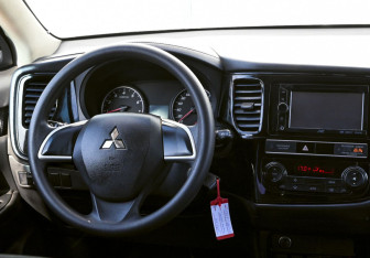 Подержанный автомобиль Mitsubishi Outlander 2018 года (18 фото)