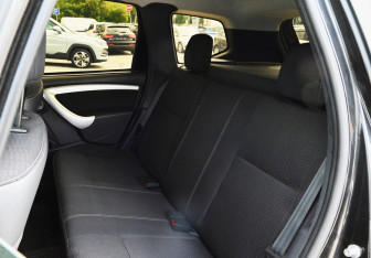 Подержанный автомобиль Nissan Terrano 2015 года (16 фото)
