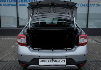 Подержанный автомобиль Renault Logan Sedan 2022 года (18 фото)