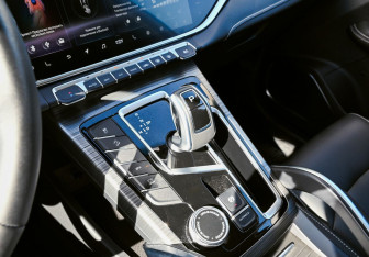 Подержанный автомобиль Geely Atlas Pro 2022 года (9 фото)