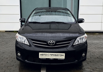Подержанный автомобиль Toyota Corolla Sedan 2010 года (8 фото)