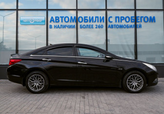 Подержанный автомобиль Hyundai Sonata 2010 года (6 фото)