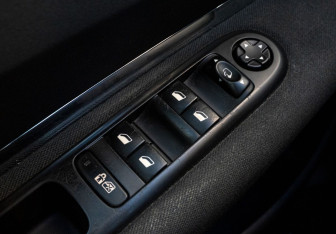 Подержанный автомобиль Peugeot 3008 2012 года (15 фото)