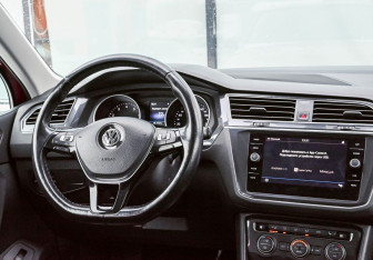 Подержанный автомобиль Volkswagen Tiguan 2017 года (11 фото)