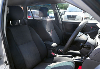 Подержанный автомобиль Toyota Corolla Wagon 2002 года (13 фото)