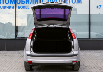 Подержанный автомобиль Ford Focus Hatchback 2006 года (20 фото)