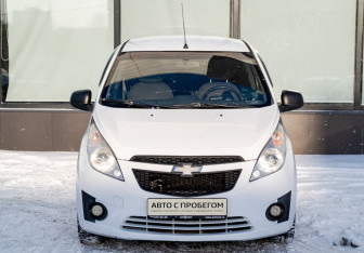 Подержанный автомобиль Chevrolet Spark 2011 года (8 фото)