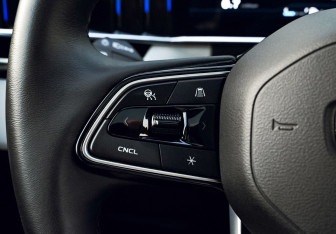 Подержанный автомобиль Geely Atlas 2024 года (14 фото)