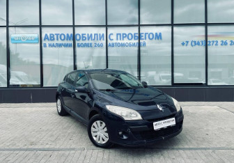 Подержанный автомобиль Renault Megane Hatchback 2011 года (7 фото)