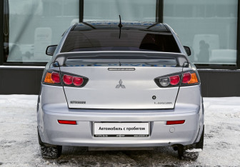 Подержанный автомобиль Mitsubishi Lancer Sedan 2010 года (4 фото)