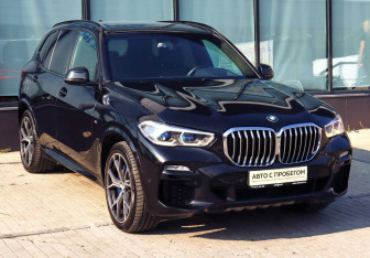 Подержанный автомобиль BMW X5 2020 года (7 фото)