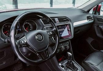 Подержанный автомобиль Volkswagen Tiguan 2017 года (10 фото)