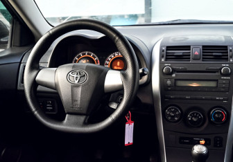 Подержанный автомобиль Toyota Corolla Sedan 2010 года (20 фото)
