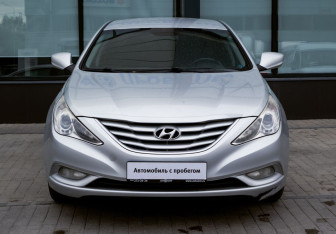 Подержанный автомобиль Hyundai Sonata 2011 года (8 фото)