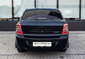 Подержанный автомобиль Chevrolet Cobalt Sedan 2013 года (4 фото)