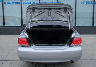 Подержанный автомобиль Mitsubishi Lancer Sedan 2006 года (19 фото)