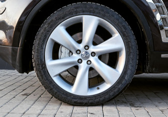 Подержанный автомобиль Infiniti FX 2010 года (22 фото)