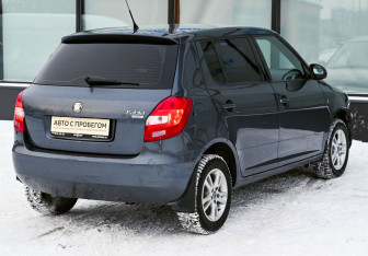 Подержанный автомобиль Skoda Fabia Hatchback 2009 года (5 фото)