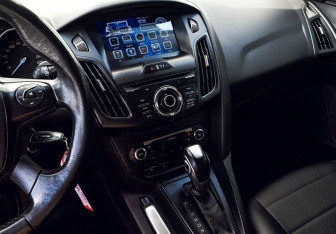 Подержанный автомобиль Ford Focus Hatchback 2013 года (17 фото)