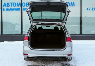 Подержанный автомобиль Volkswagen Golf Wagon 2018 года (19 фото)