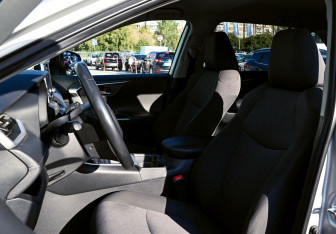 Подержанный автомобиль Toyota RAV4 2021 года (15 фото)