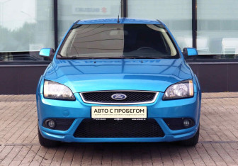 Подержанный автомобиль Ford Focus Hatchback 2005 года (8 фото)